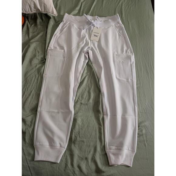 Mandala Women's White One Pocket Top and 11 Pocket Joggers Set -Size M - Picture 1 of 8